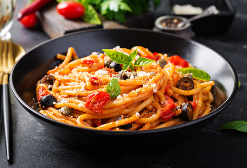 Spaghetti alla puttanesca: conheça o tradicional prato italiano