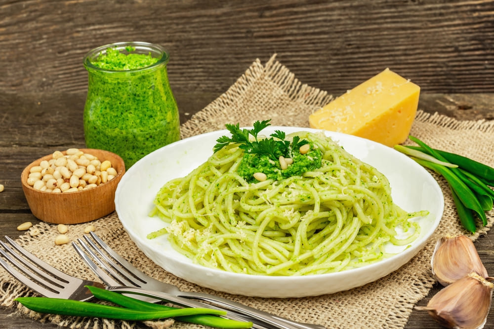 Do sugo ao pesto: os tipos de molho para macarrão que todo mundo deveria conhecer