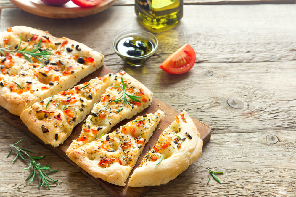 Qual é a diferença entre pizza e focaccia?