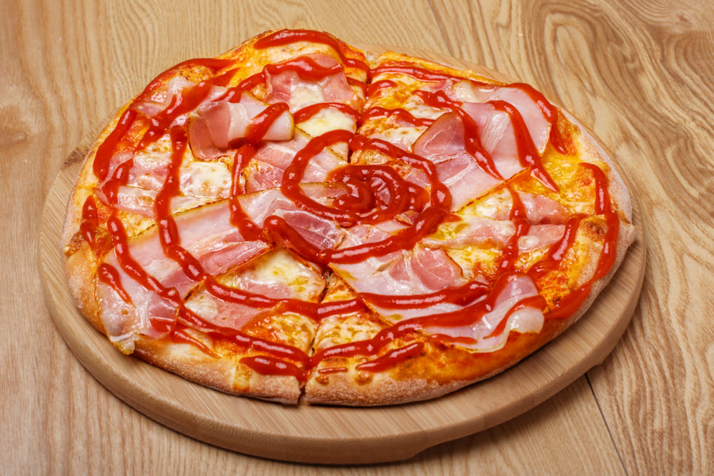 Colocar ketchup na pizza é malvisto pelos italianos? Descubra se é mito ou verdade