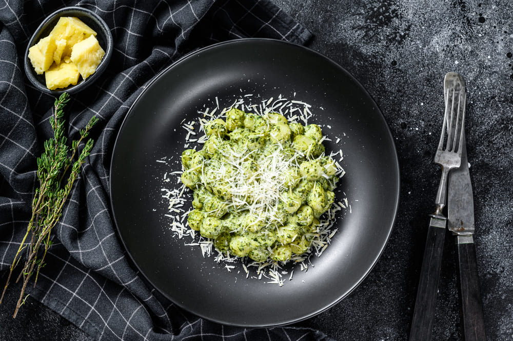 Nhoque de espinafre com parmesão
